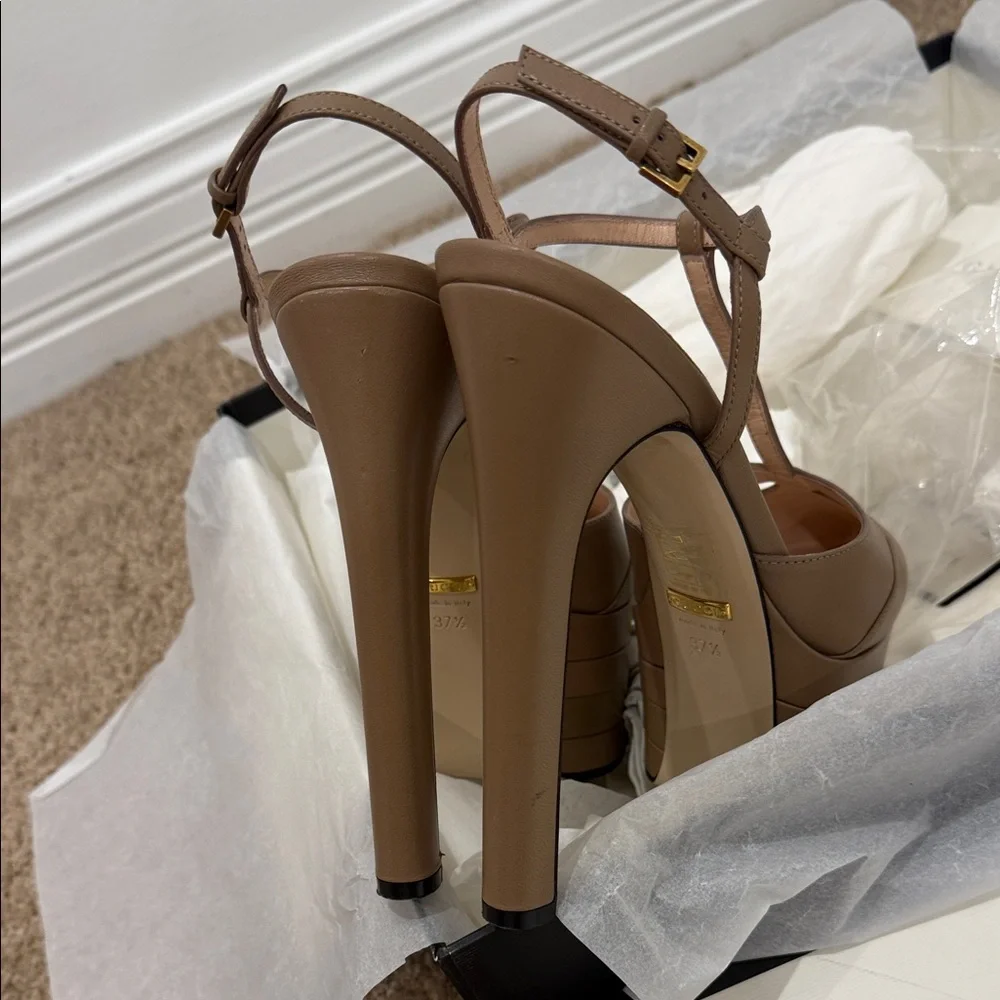 Gucci Taupe Leather Heels Size EU 37.5 Excellent Condition With Box
